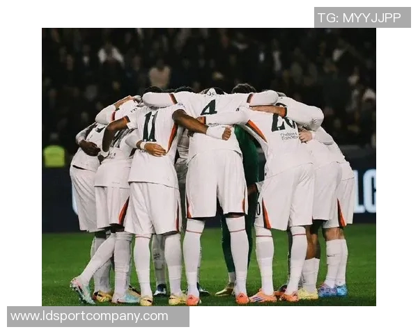 多特等多支球队关注皇马18岁中卫霍安马丁内斯但他预计继续留队 多特等多支球队关注皇马18岁中卫霍安马丁内斯但他预计继续留队