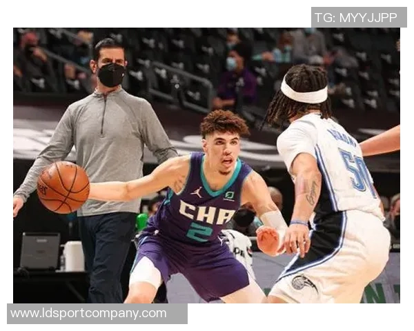 拉梅洛鲍尔尽显个人能力27投12中砍下34分8篮板9助攻难救球队失利