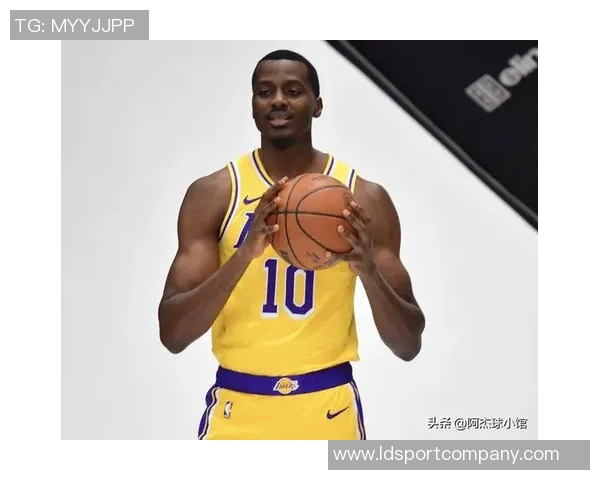 湖人双向合同球员蒂米G联盟崭露头角砍下27分8板7助展现古典内线风采 湖人双向合同球员蒂米G联盟崭露头角砍下27分8板7助展现古典内线风采