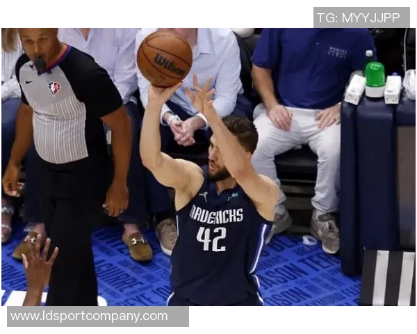 迈克尔波特火力全开22投13中三分5记独揽31分8篮板3助攻表现惊艳