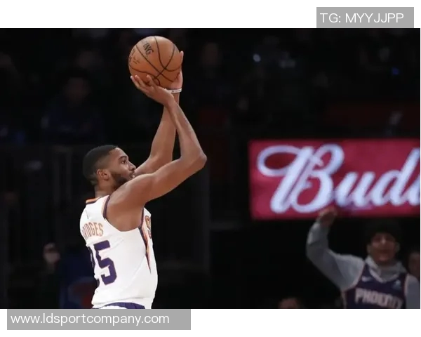 巴特勒盛赞库里：将球交给他后果然奇迹频现