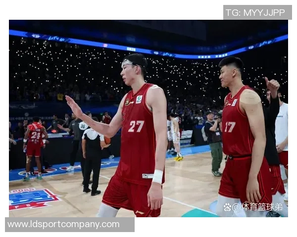 周琦因伤缺席亚洲杯赛场与队友并肩作战全力以赴进行康复训练