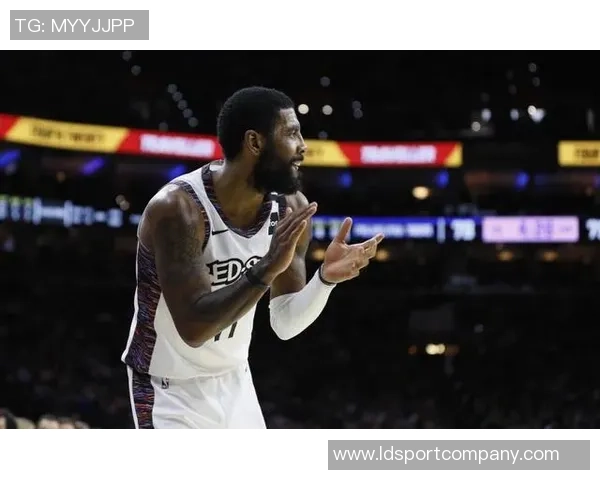 三球半场高效表现砍下23分7篮板4助攻首节独揽15分助力球队奋战